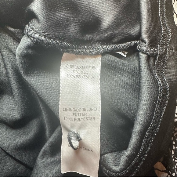 Adrianna Papell Cowl Neck Long Sleeve. Size: XL. Black and White. - Picture 6 of 6